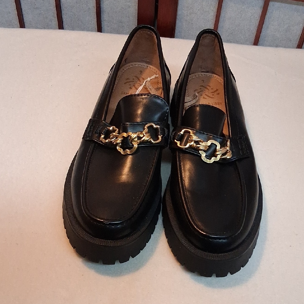 Elegant Black Loafers with Gold Accent